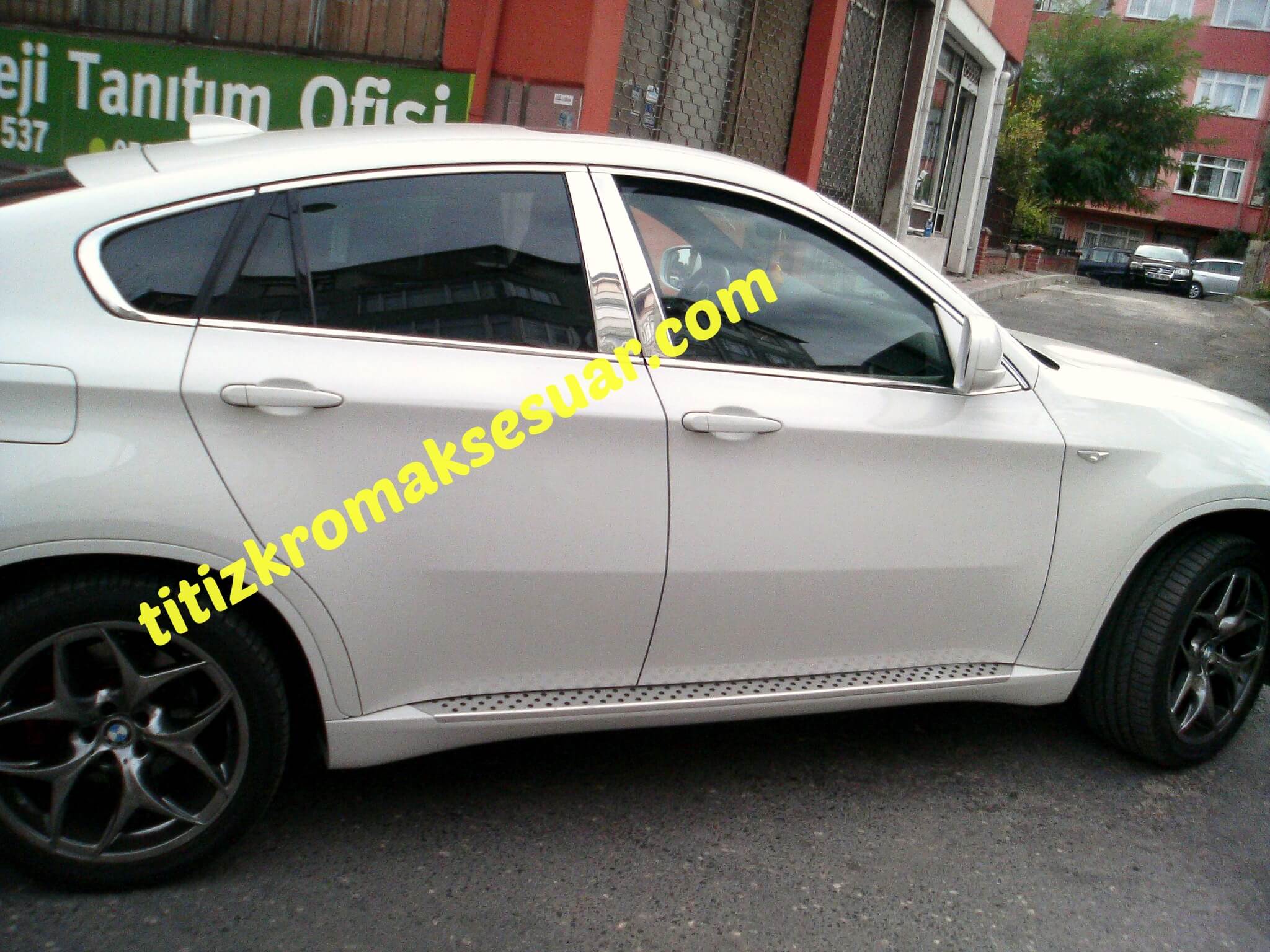 BMW X6 KROM KAPI DİREĞİ 8 PARÇA PASLANMAZ ÇELİK