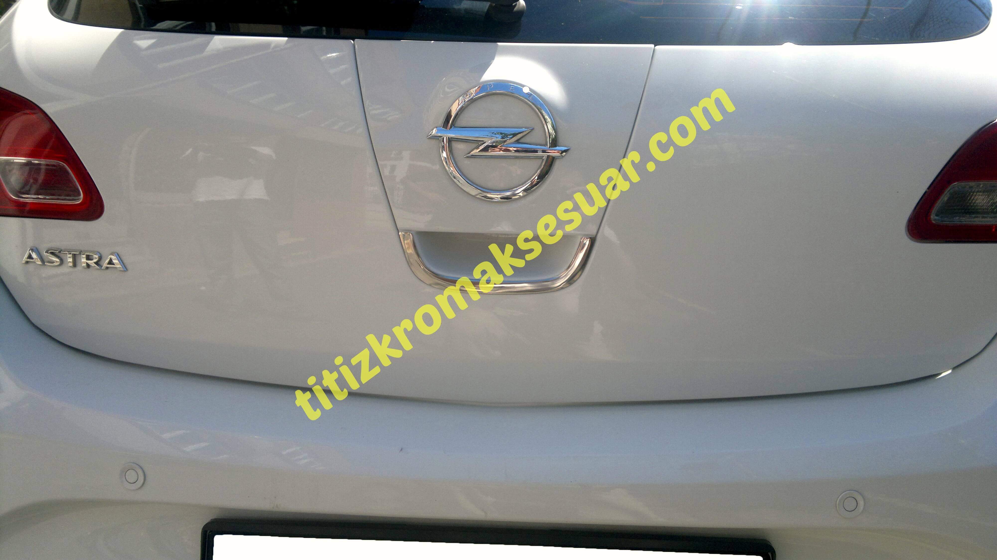 OPEL ASTRA J HB 2010-2013 KROM BAGAJ AÇMA ÇITASI PASLANMAZ ÇELİK